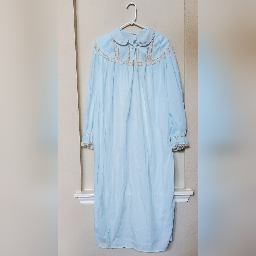 Barbizon Pullover Lace Pleated Yoke Nightgown.